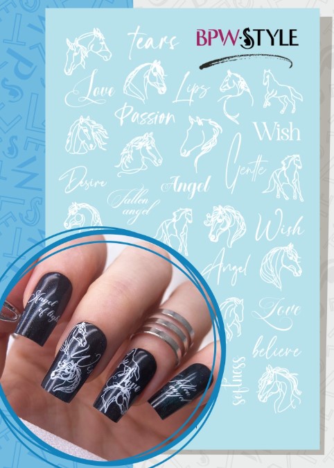 Слайдер-дизайн Лошади белый